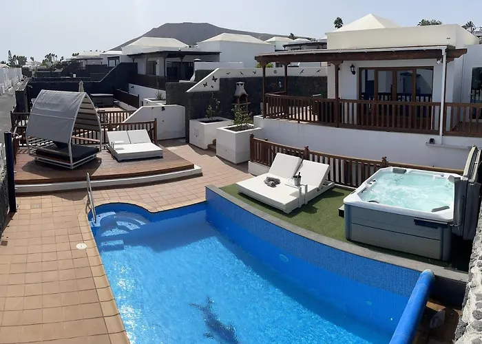Villa 64, Vista Lobos, private heated salt pool x hot tub, Playa Blanca