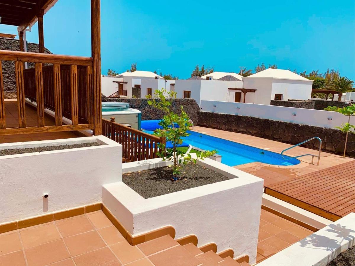 64, Vista Lobos, Private Heated Salt Pool X Hot Tub, Villa Playa Blanca (Lanzarote)